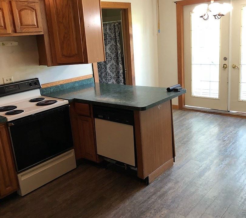 1st image of 224 N Baker St