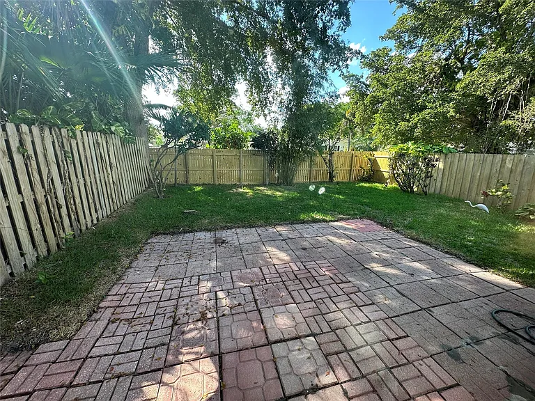 814 SW 12th Pl — Photo 20