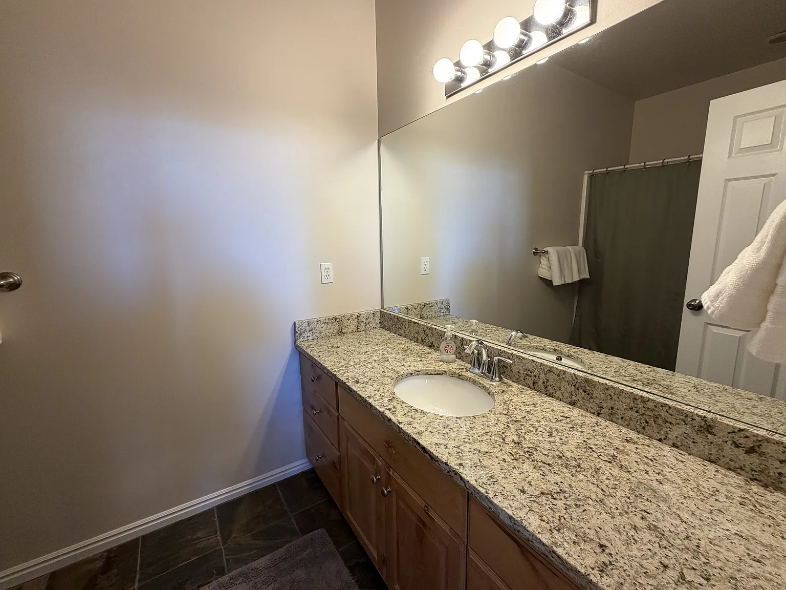 Mh 611 (4bd) Rental - 1 — Photo 4