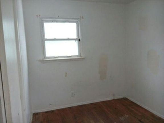 5th image of 1501 Lake Forest Dr