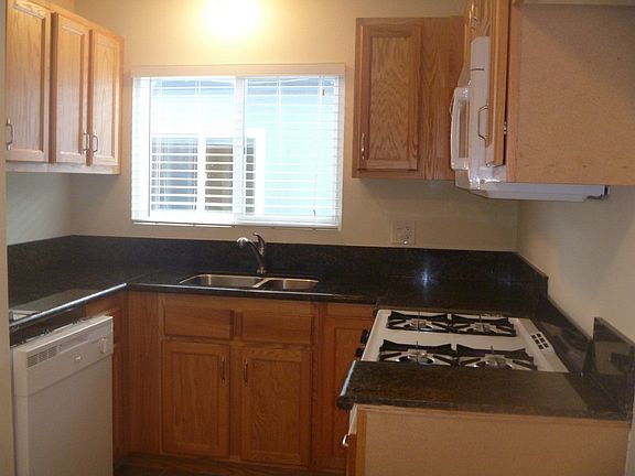 4th image of 808 Garnet St #B