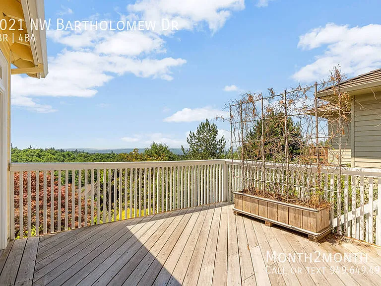 9021 NW Bartholomew Dr — Photo 37