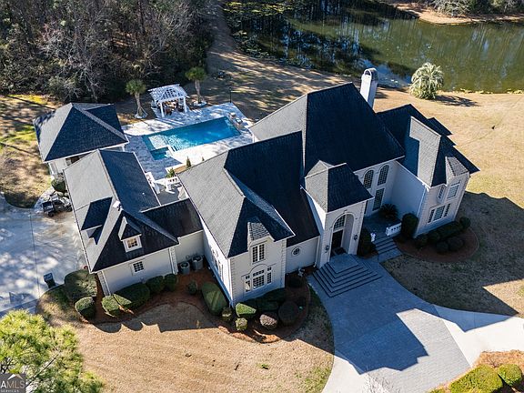 2nd image of 1900 Country Club Rd