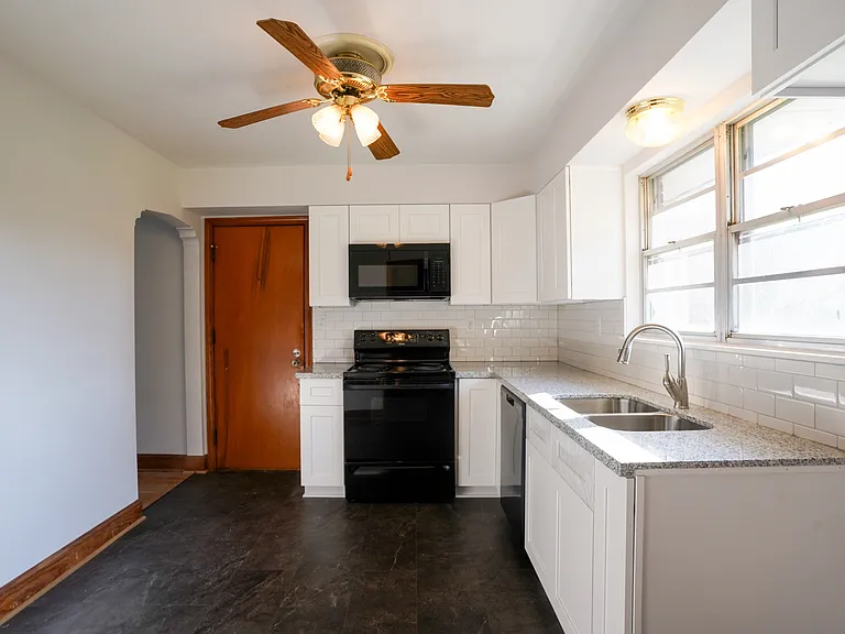 43 Hilltop Rd — Photo 3