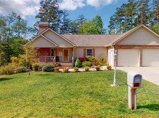 220 W Sunset Ridge Dr, Etowah, NC 28729