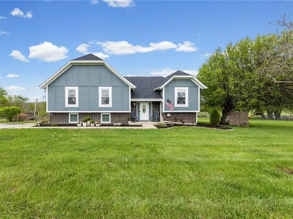 19817 S Clare Rd, Spring Hill, KS 66083