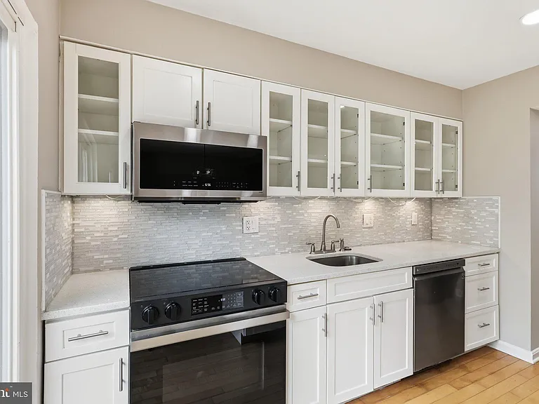 11092 Saffold Way — Photo 12