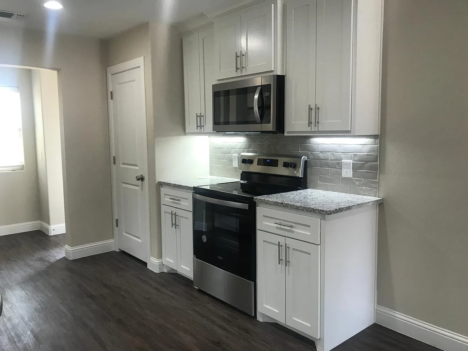902 N Bush Ave — Photo 3