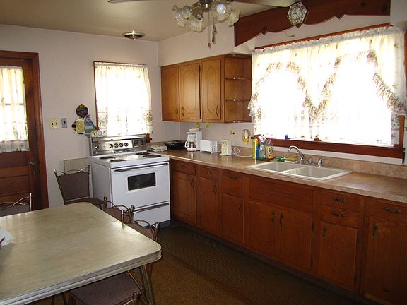 4th image of 332 Balazia Ave