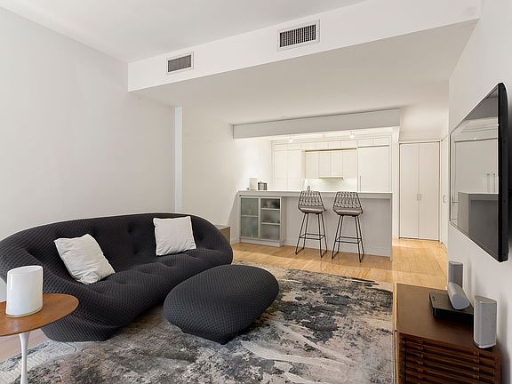 3rd image of 50 Franklin St APT 5D