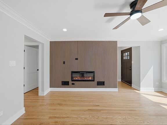 5th image of 5750 S Oak Park Ave