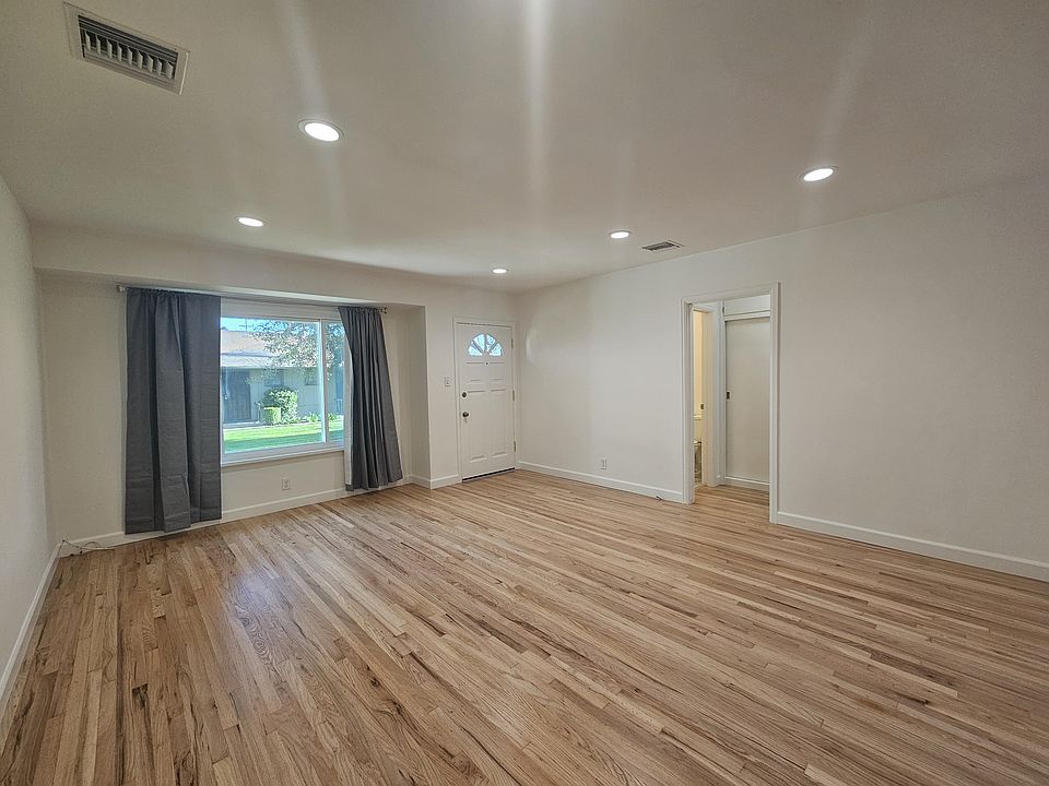 Living/Dining Area