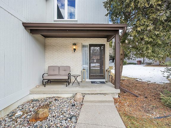 2nd image of 2598 Woodhill Dr