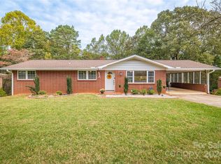 497 21st Avenue Pl NE, Hickory, NC 28601