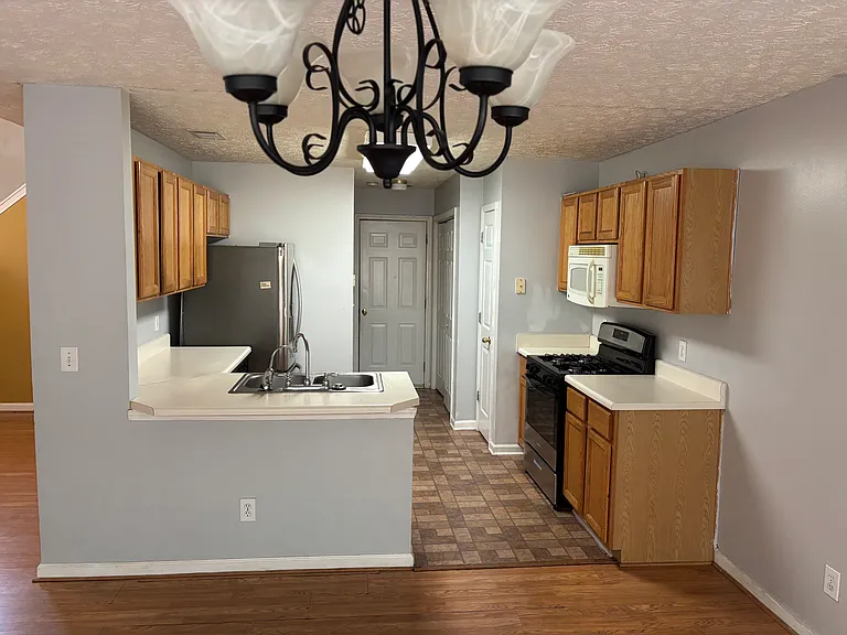 310 Paxton Ct — Photo 4