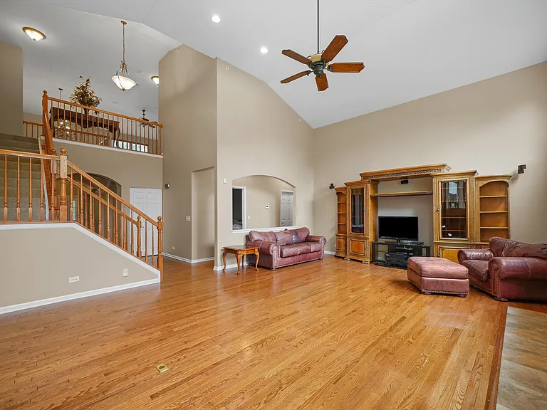5670 Brentwood Dr — Photo 25