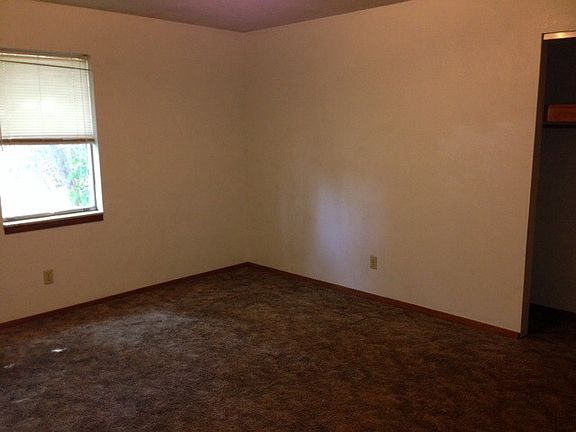 4th image of 2627 Forest View St