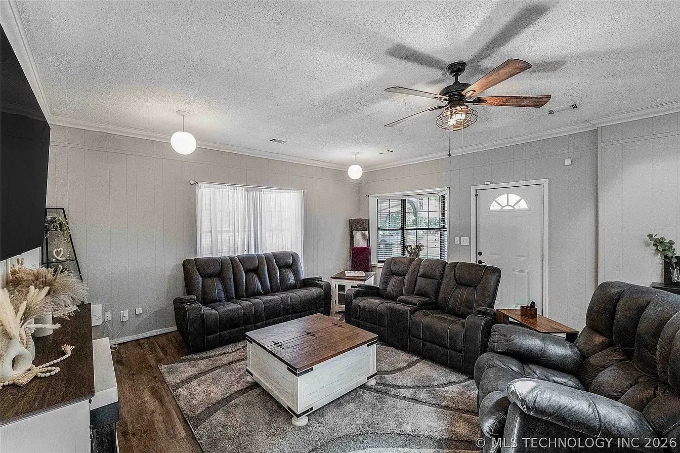 4 bed, 1951 sqft, $1,300 — Photo 3