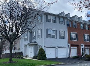 2 Cragmere Dr, Nanuet, NY 10954