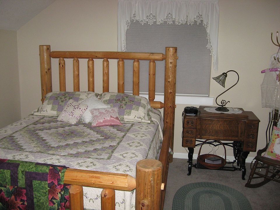 Upstairs guest bedroom