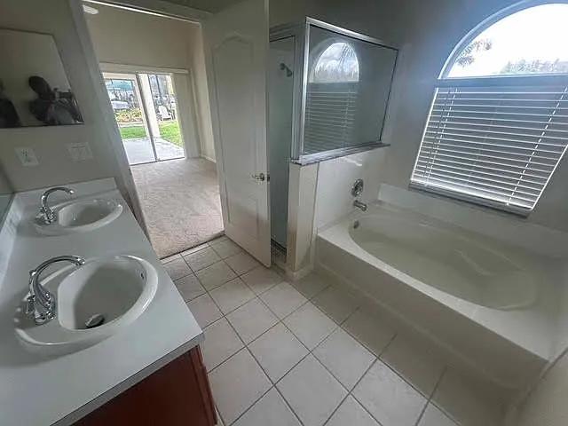 Wrencrest Dr — Photo 9
