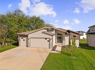 25102 W 90th Ter, Lenexa, KS 66227