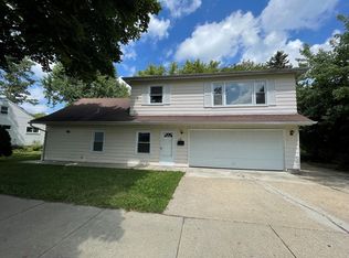 688 Ford Ave, Elgin, IL 60120