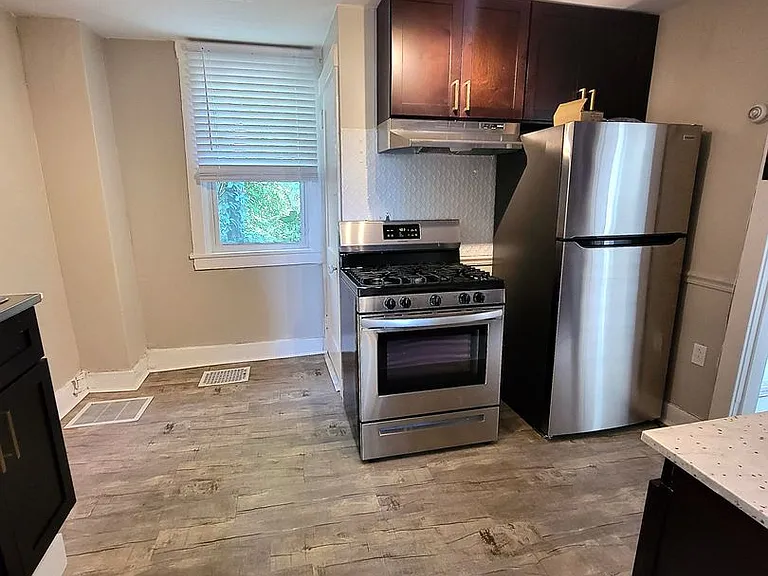748-758 Shady Dr E — Photo 6