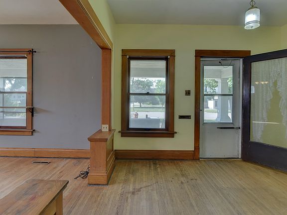 5th image of 709 2nd Ave N