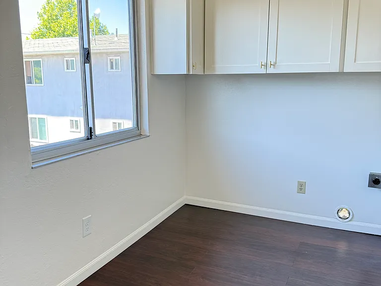 1762 Monroe St — Photo 3