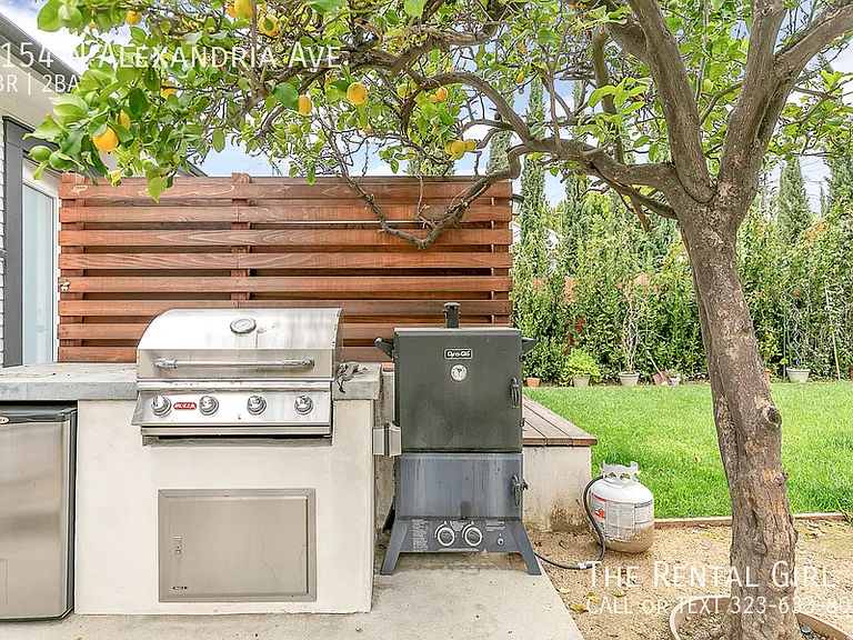 1154 N Alexandria Ave — Photo 34