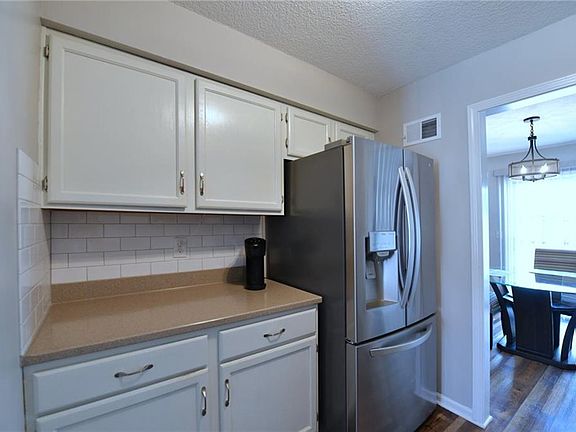 4th image of 6616 Bradshaw St
