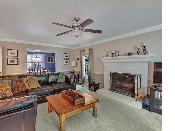 3rd image of 11808 Pleasanthill Ct