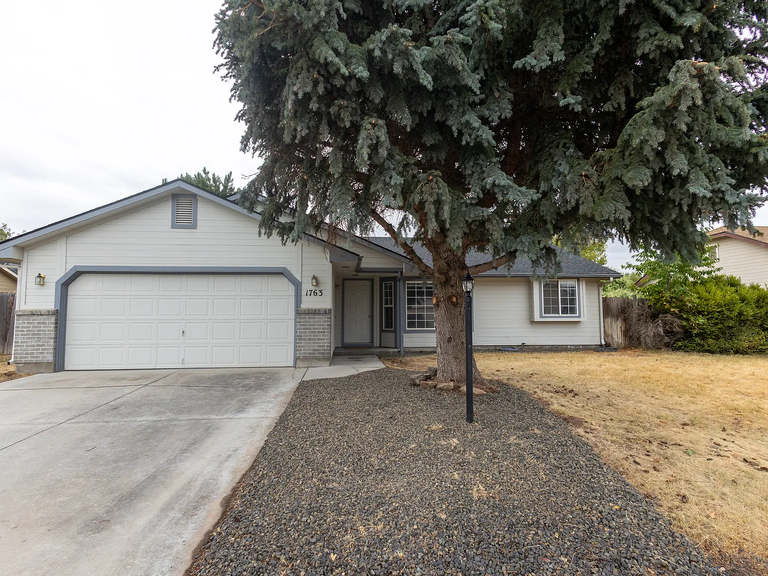 3 bed, 2.5 bath, 1316 sqft, $2,100 — Photo 1