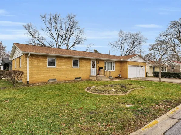 1302 E Fairlawn Dr, Urbana, IL 61801