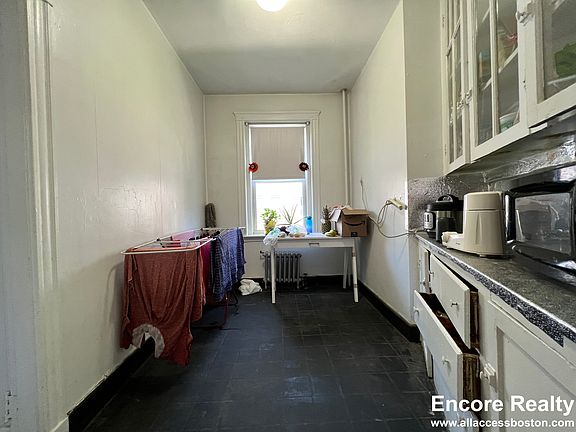 3rd image of 56 Chiswick Rd #155