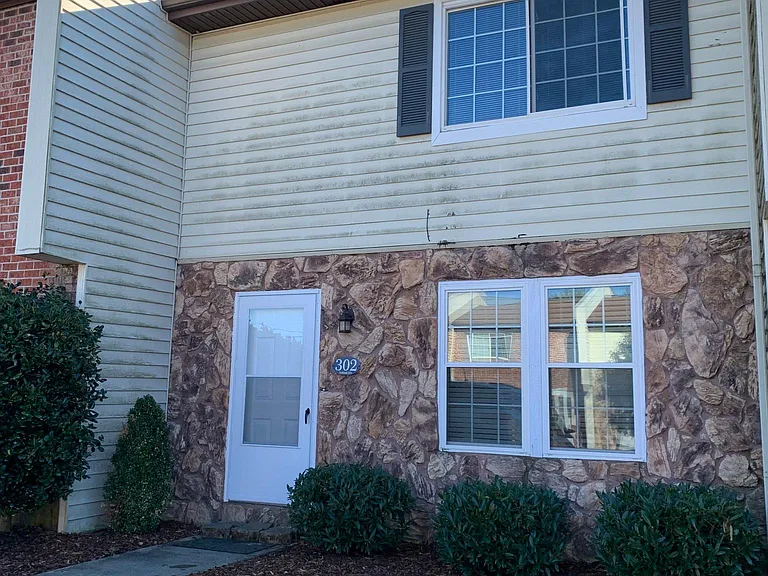 75 Old Airport Rd #302 — Photo 1