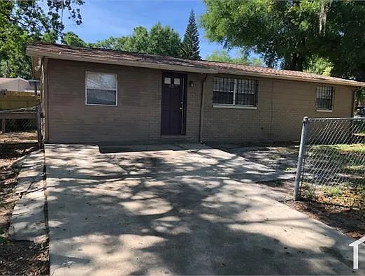 3 bed, 1000 sqft, $2,300 — Photo 3