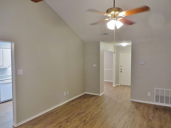 4th image of 203 Rockmoor Dr