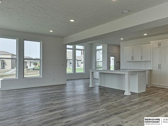 3rd image of 11909 S 112th St
