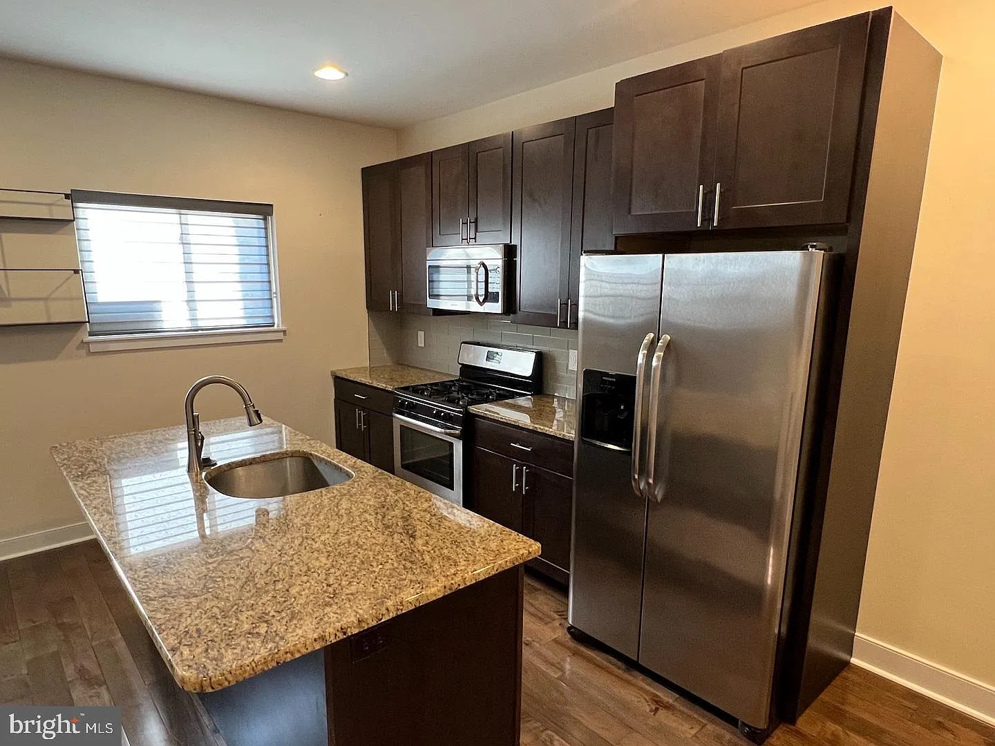 3 bed, 3.5 bath, 2100 sqft, $3,000 — Photo 1