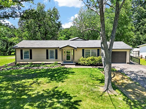 2nd image of 923 McPherson Dr