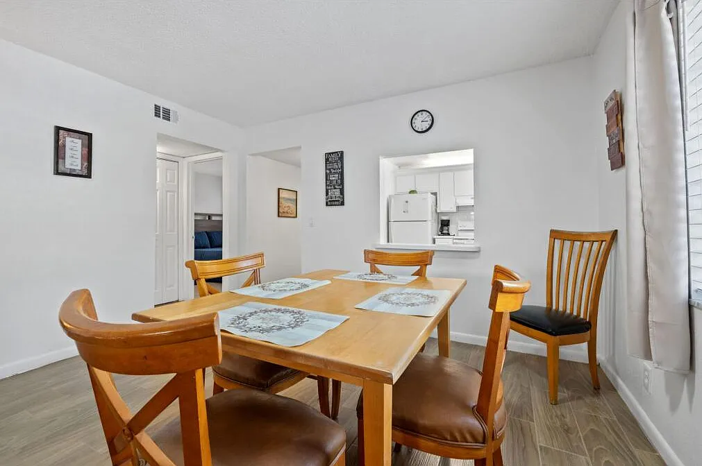 2 bed, 2.0 bath, 1100 sqft, $2,495 — Photo 2