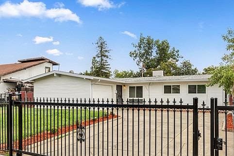 1st image of 3744 Centinella Dr