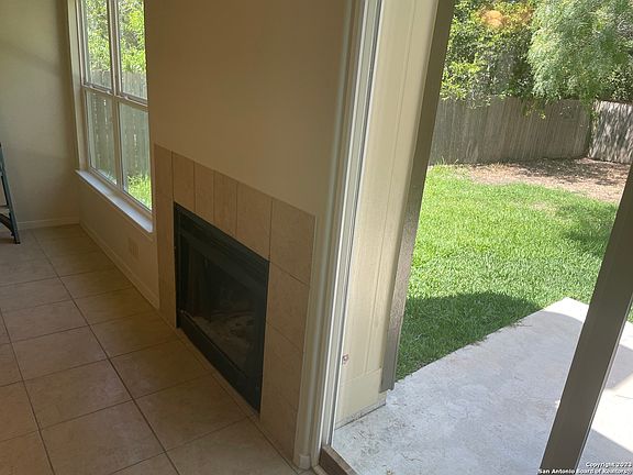 4th image of 4015 SUNRISE BLUFF DR