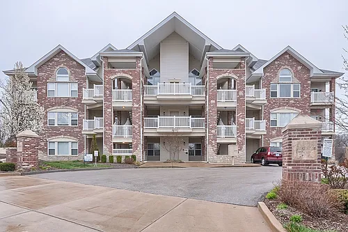 (065) Oakridge Apartments Photo 1