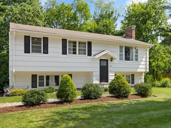 137 Elm St, Bridgewater, MA 02324