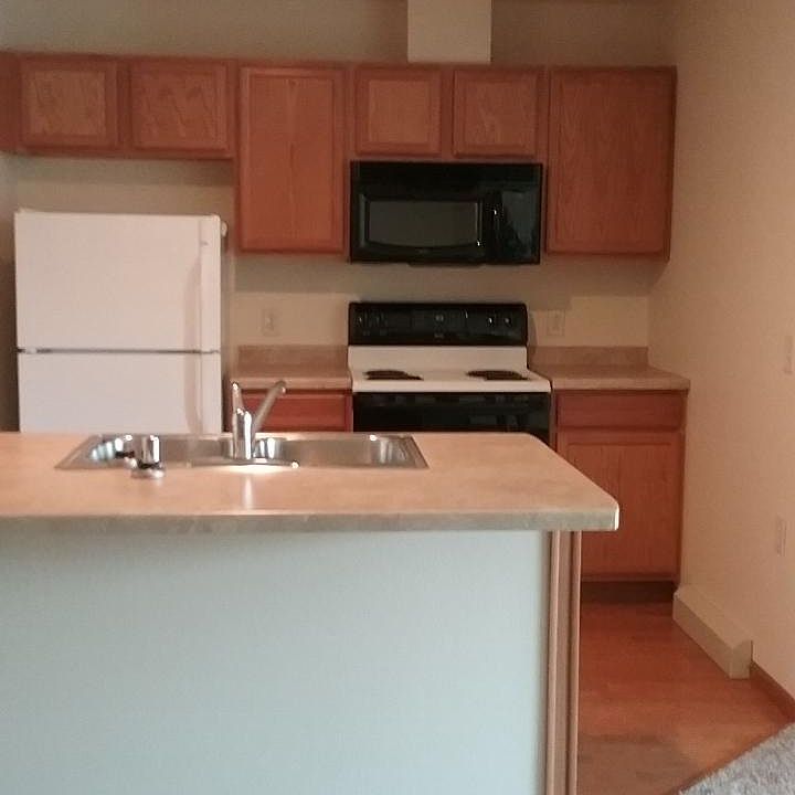 1st image of 1000 Linden Dr #K7hf3zvmu