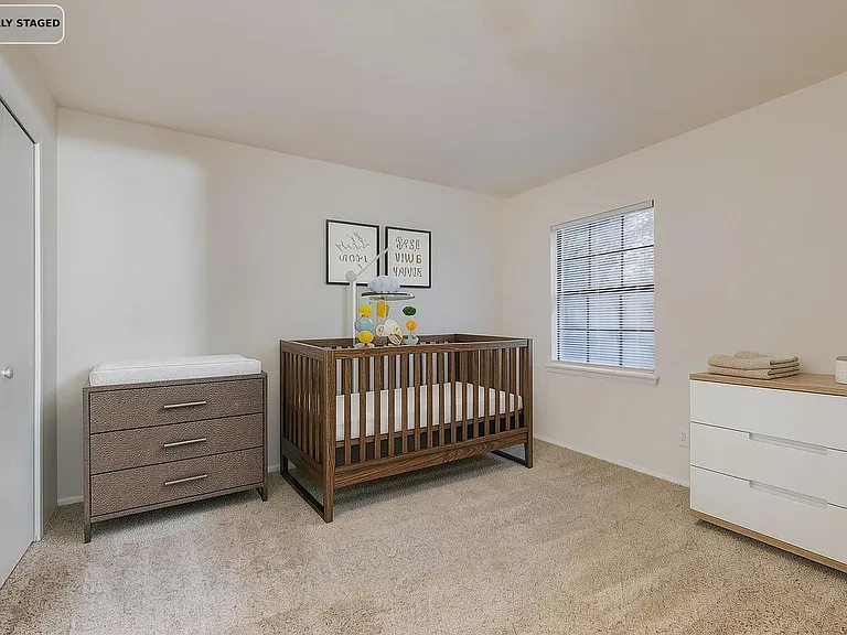 Sunflower Dr — Photo 7
