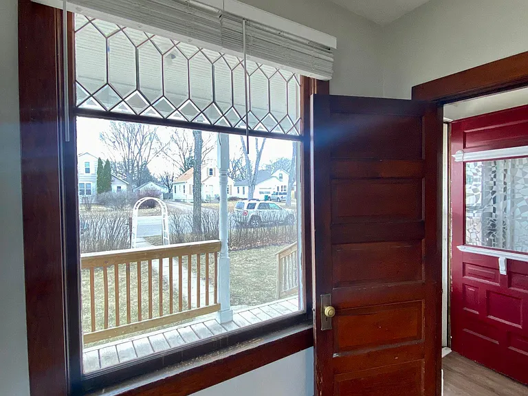 802 N Holcombe Ave — Photo 9